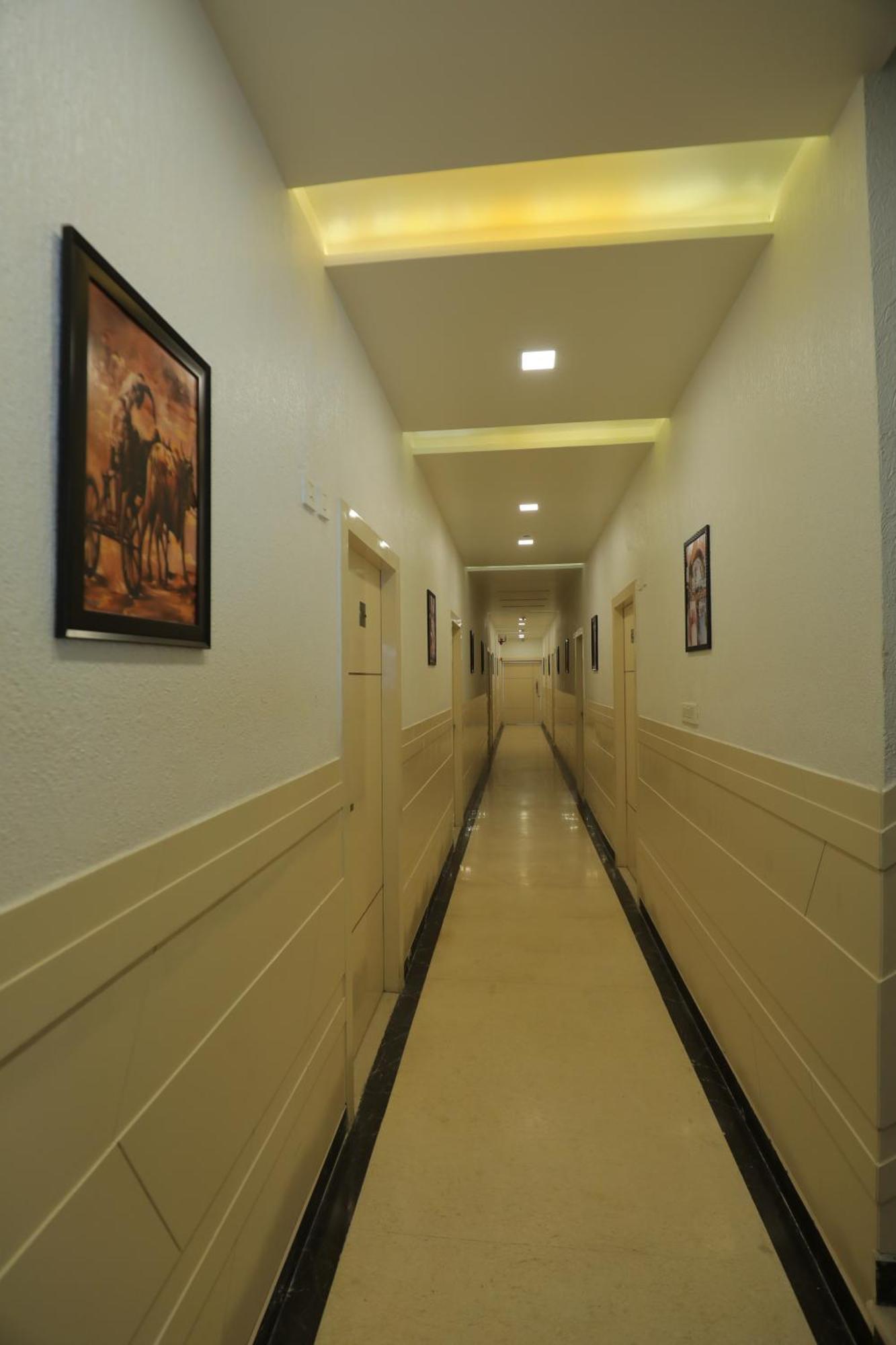 Hotel Red Carpet Tājganj Exterior foto